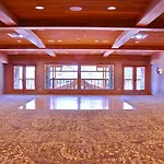 Moose Hotel And Suites